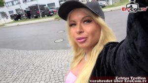 Mann kommt zu früh beim Sextreffen mit Blondine