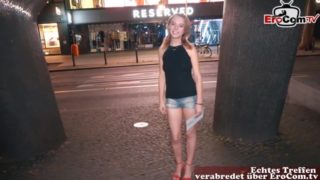 Süße Austausch Studentin trifft Mann zum Ficken