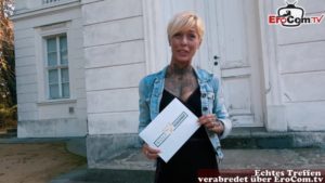 Tätowierte Blondine bei echtem Sextreffen gefilmt