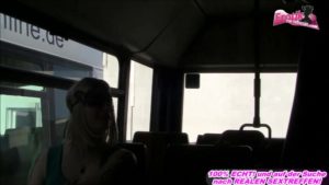 Public Vierer im Bus mit Amateur Teen HornyRoxy